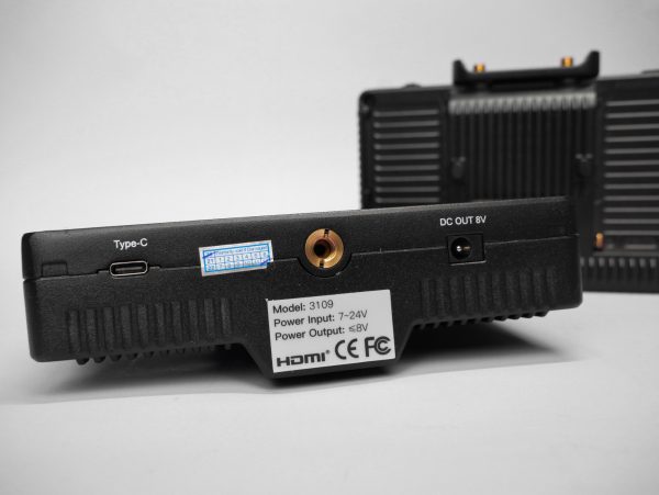 Swift Z bottom mounting CVW Swift Z - Wireless 5.5-in Touch-screen Monitor Transmitter and Receiver Kit - Image 5